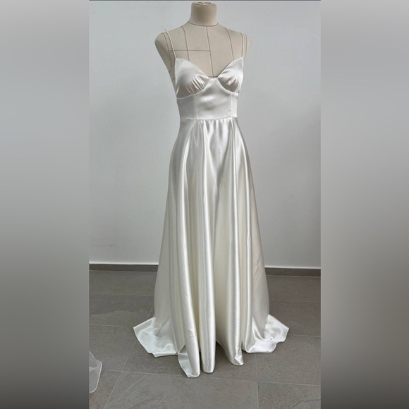 Silk wedding dress - Picture 6 of 12